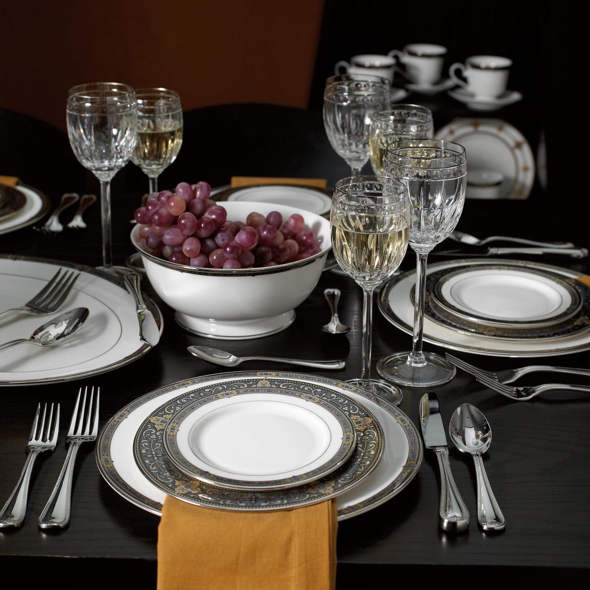 White 5 Piece Dinnerware Set O24506