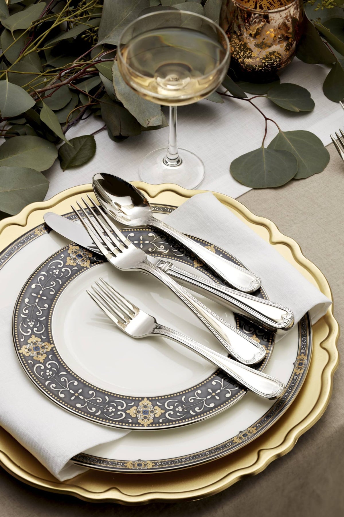 White 5 Piece Dinnerware Set O24506
